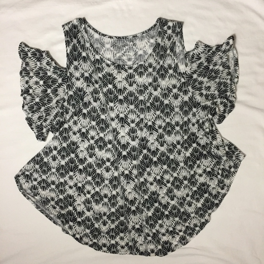 ❌SOLD❌We The Free People M Cold Shoulder Top - Picture 2 of 7